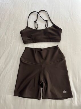 Like New Alo Yoga Airlift Espresso Brown XS Sport Bra and S Shorts Set